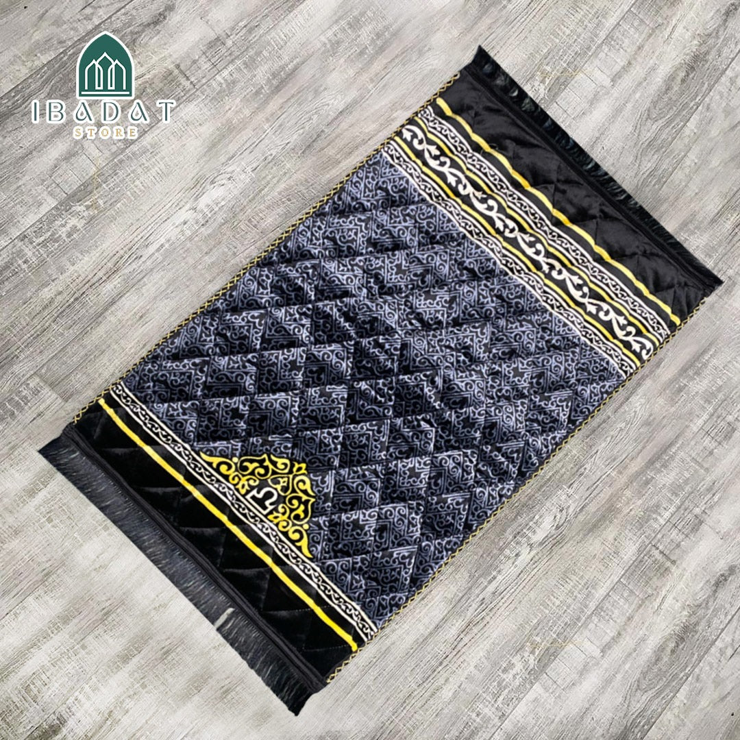 Quilted Prayer Mat – Premium Comfort for Your Prayers